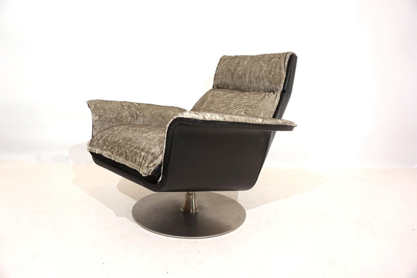 Kaufeld Siesta 62 lounge chair with ottoman by Jacques Brule