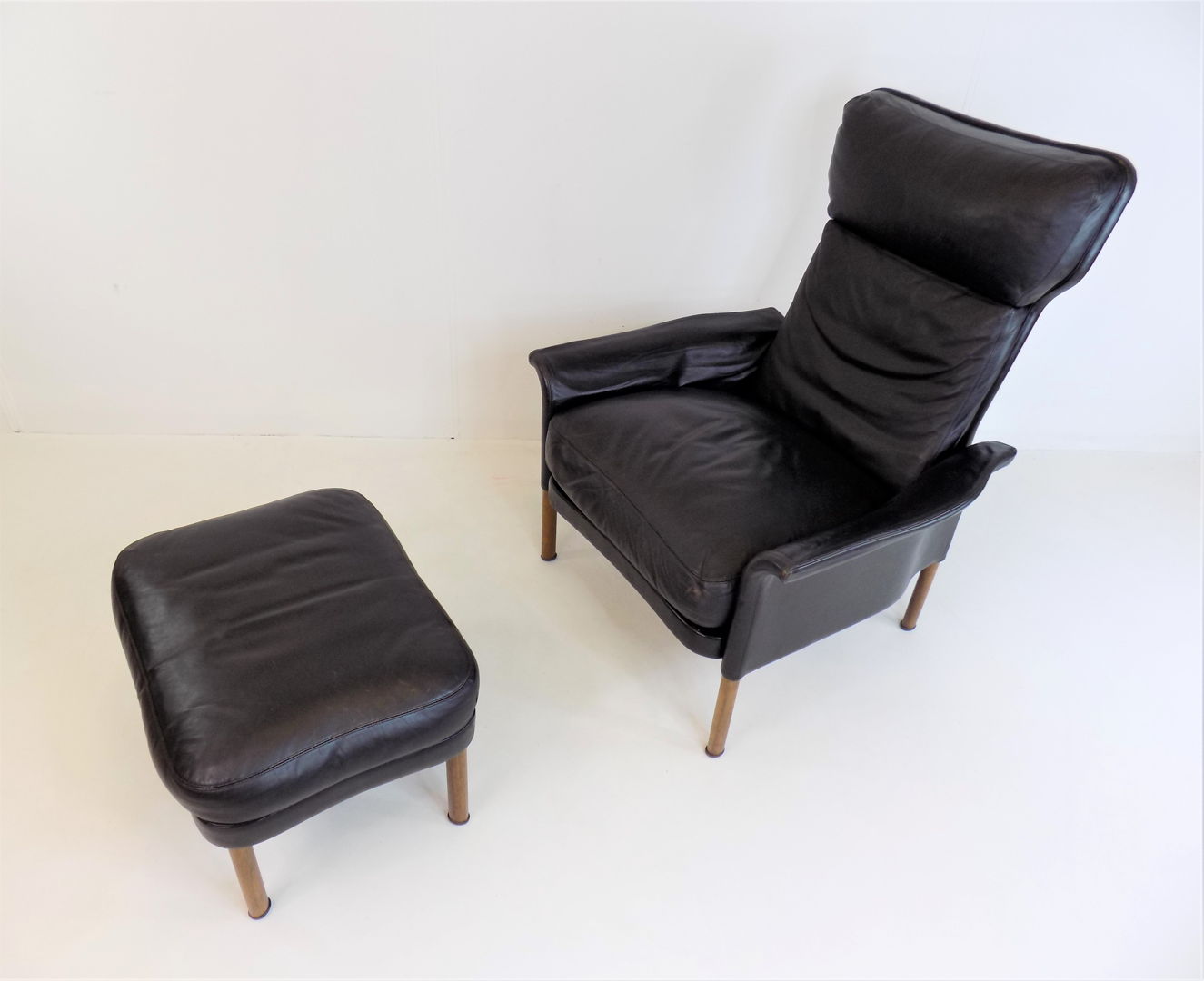 Hans Olsen leather chair with ottoman, 1960