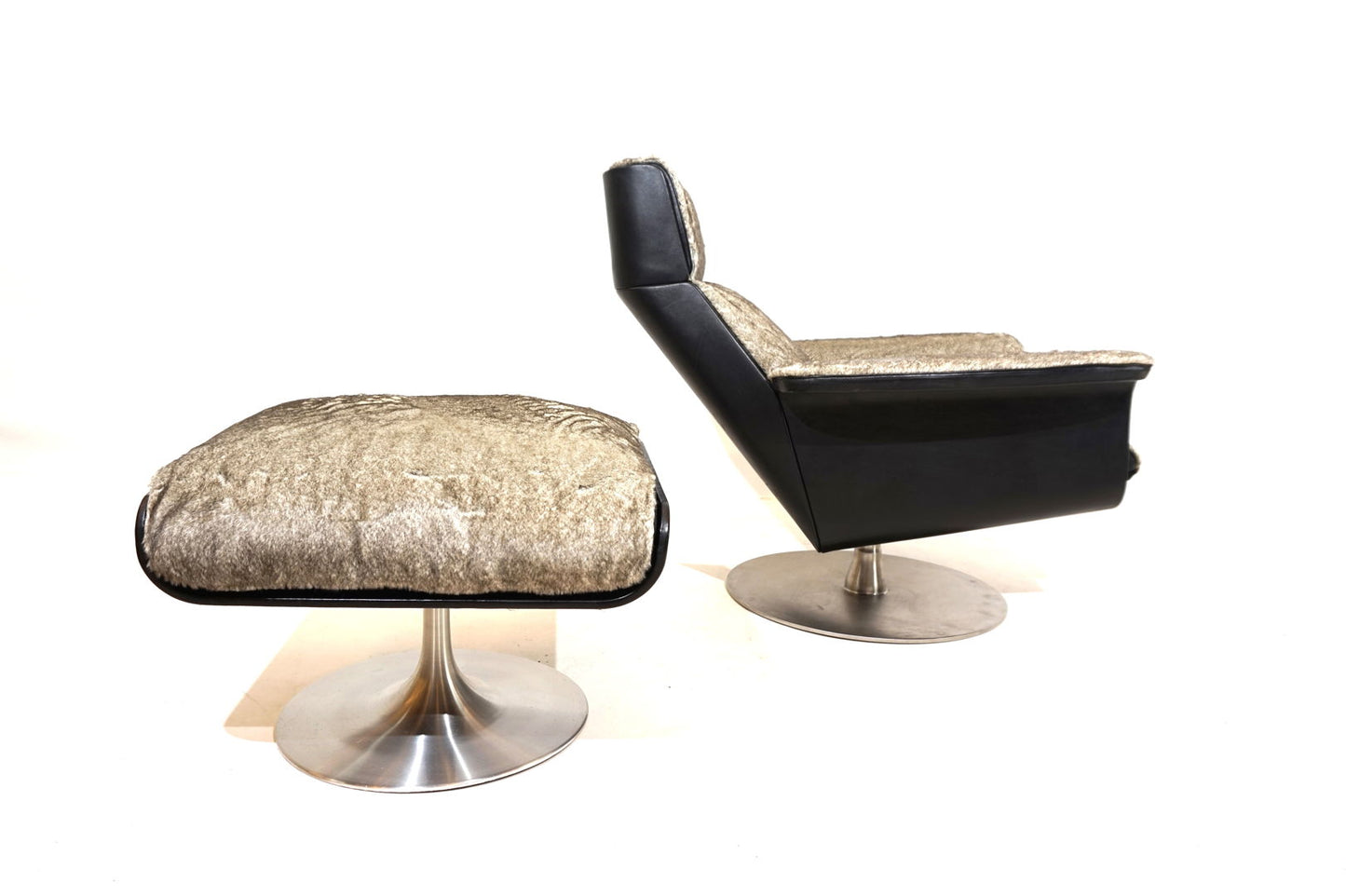 Kaufeld Siesta 62 lounge chair with ottoman by Jacques Brule