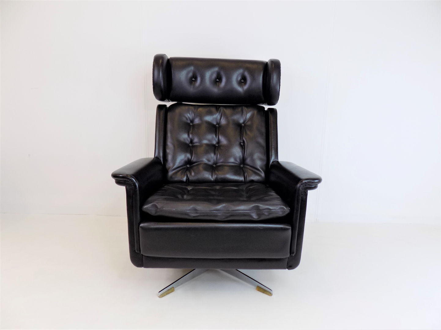 Leather armchair by Holtmann Möbelmanufaktur