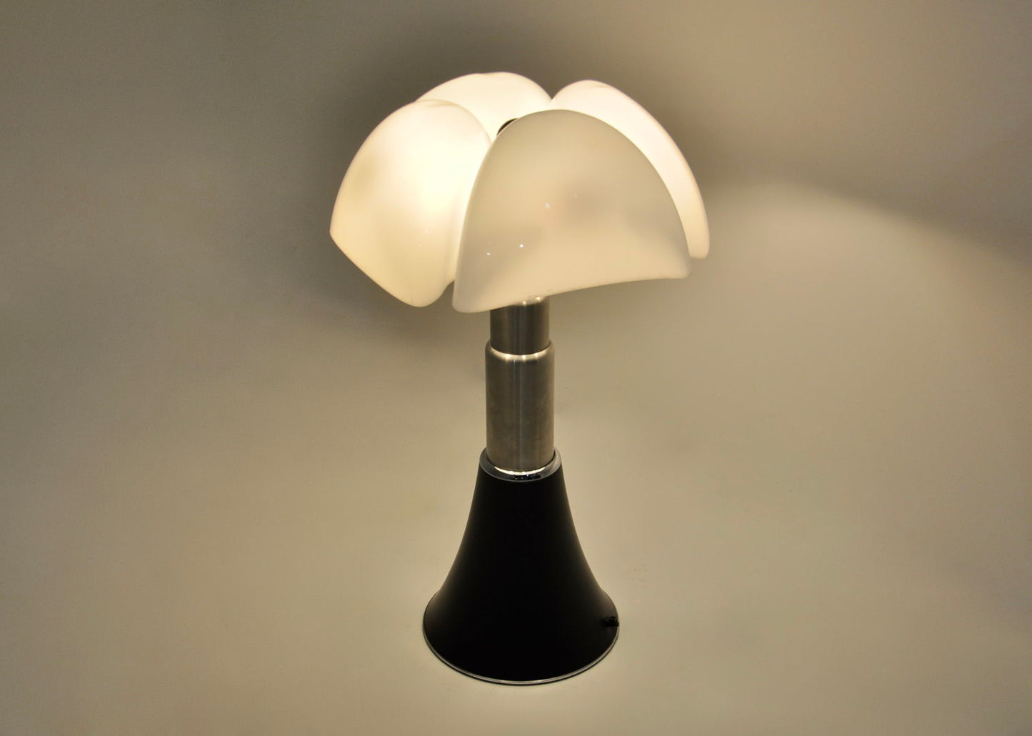 Black Pipistrello Table Lamp by Gae Aulenti for Martinelli Luce, 1960s