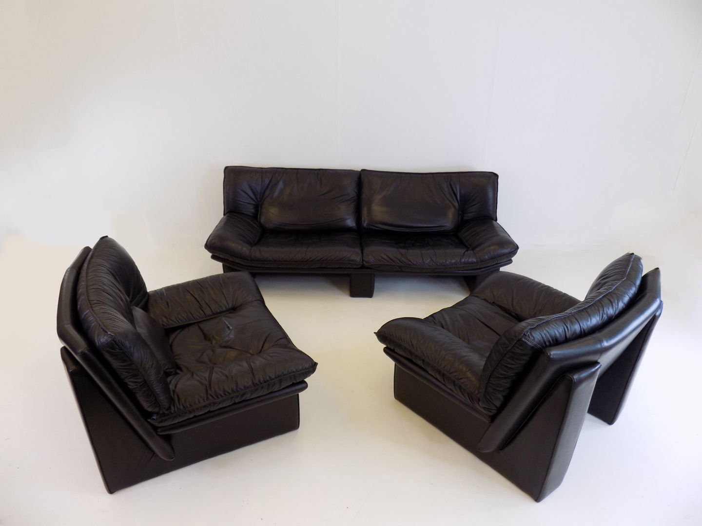 Nicoletti Salotti Ambassador Leather Living Room Set