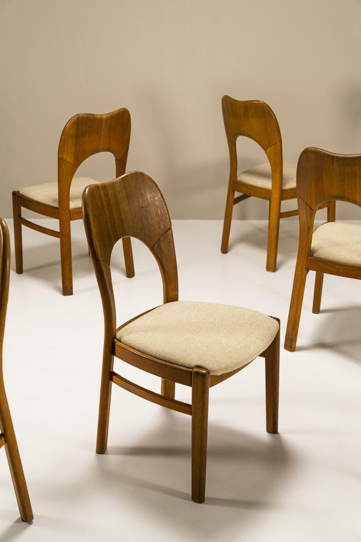 Set Of 8 Oak Dining Chairs In The Style Of Niels Koefoed, Denmark 1960s.