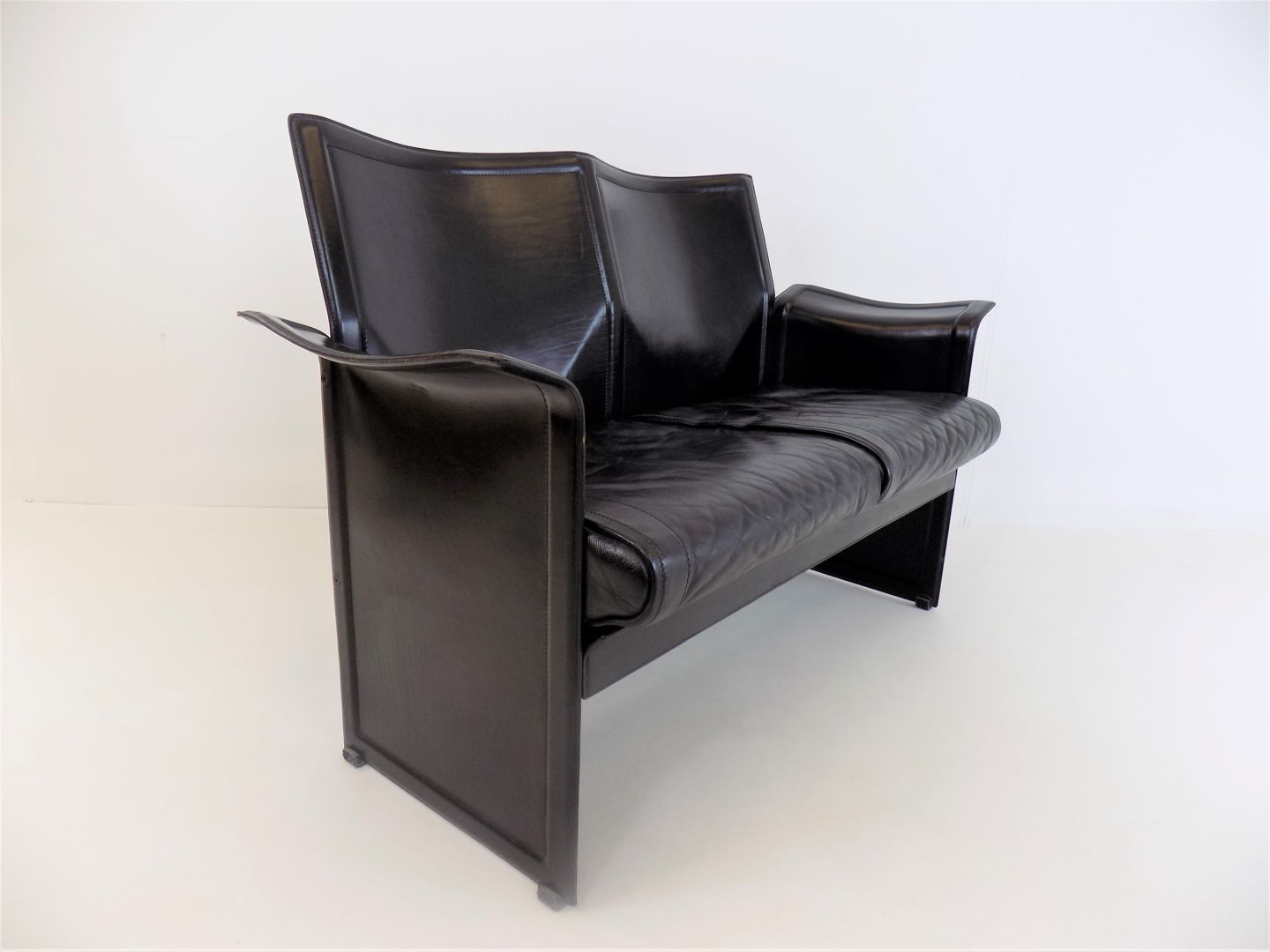 Matteo Grassi Korium 2 seater leather sofa by Tito Agnoli