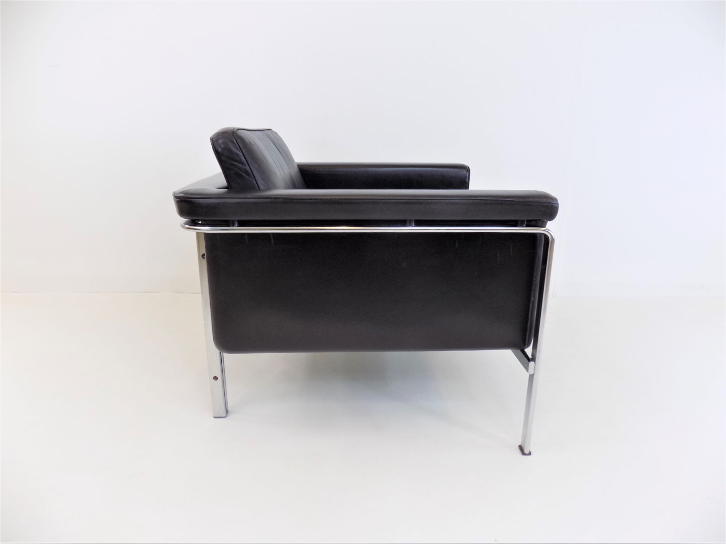 Kill 6911 leather chair black by Horst Brüning