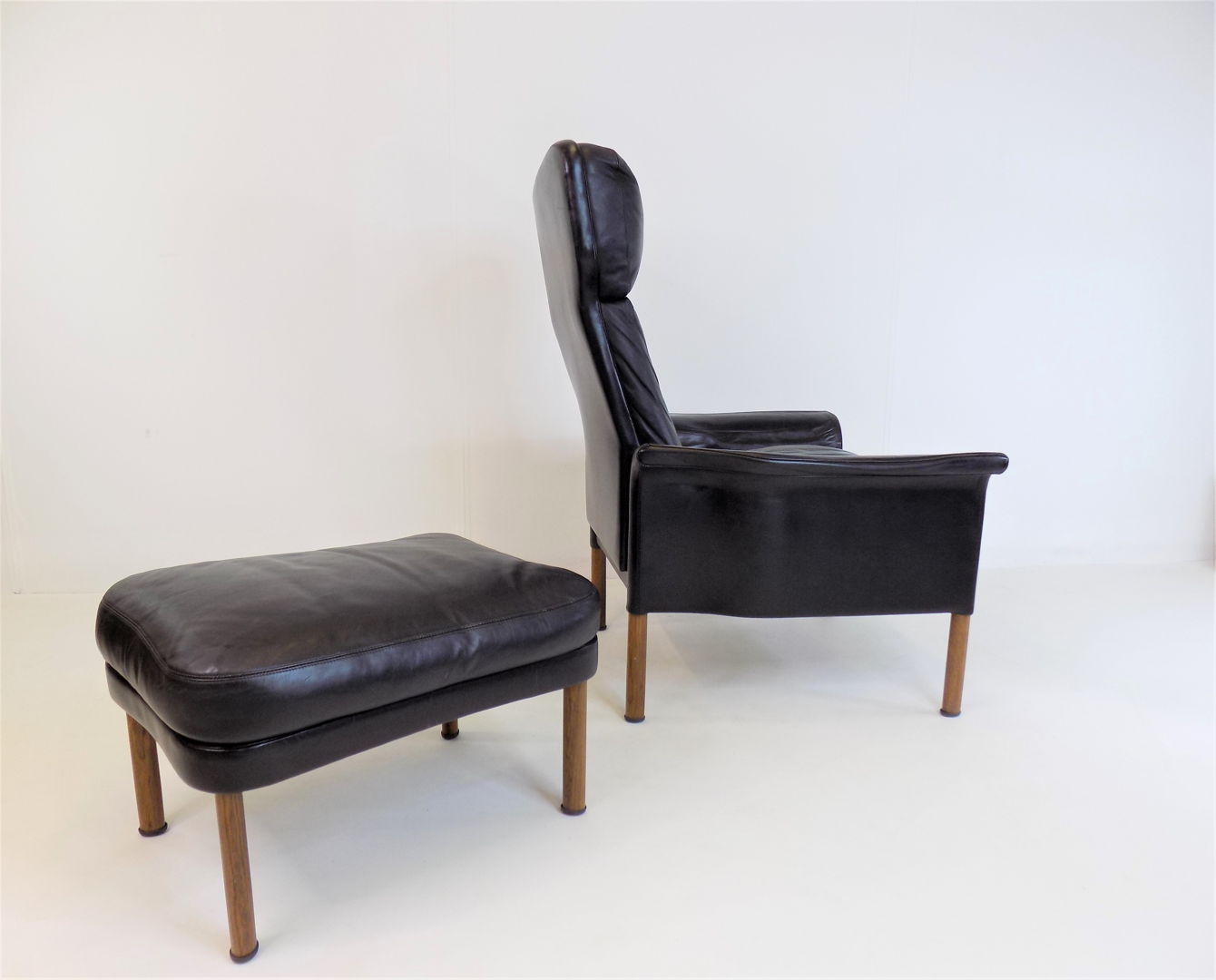 Hans Olsen leather chair with ottoman, 1960