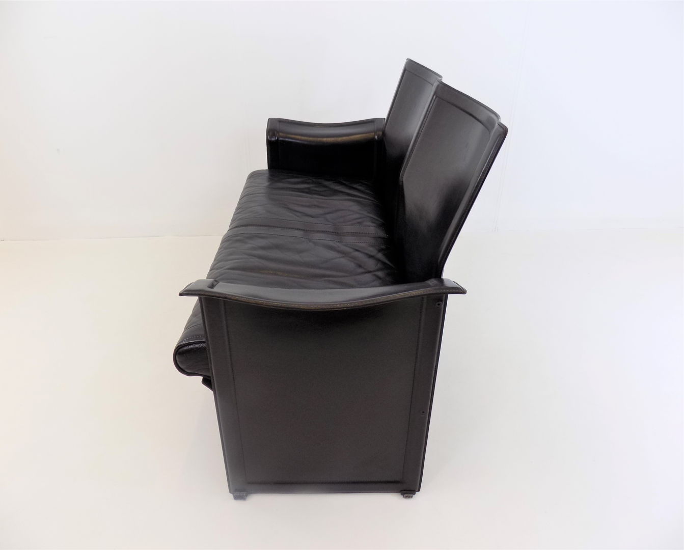 Matteo Grassi Korium 2 seater leather sofa by Tito Agnoli
