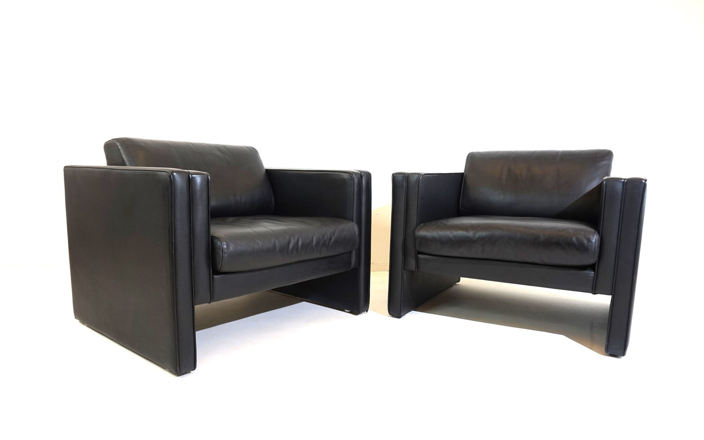 Knoll Studio Line set of 2 leather armchairs by Jürgen Lange