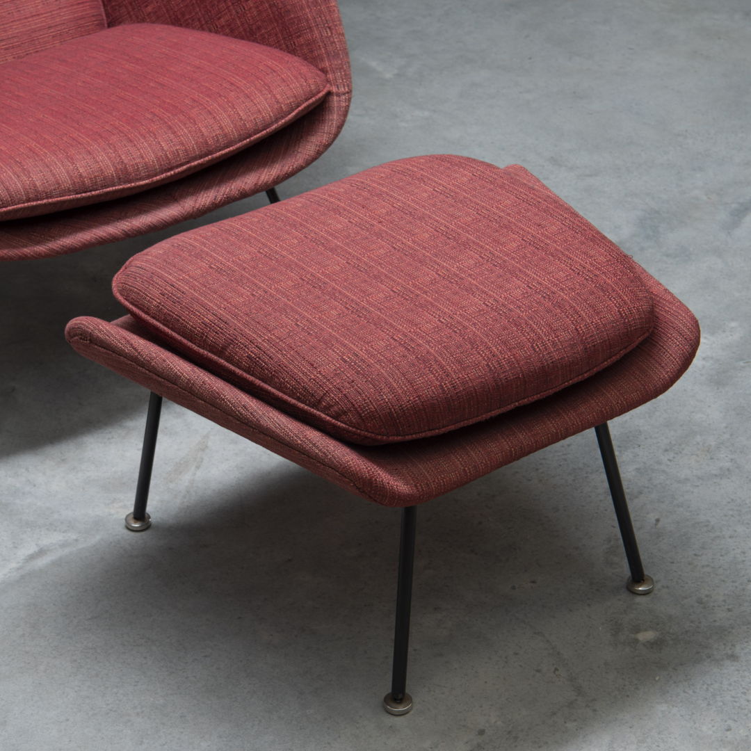 'Womb Chair' with ottoman, designed in 1946 by Eero Saarinen for Knoll Int