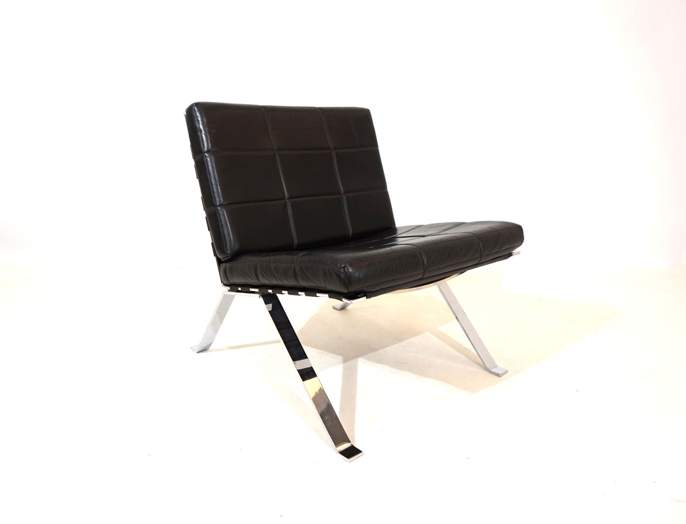 Girsberger 1600 leather lounge chair by Wilhelm Girsberger