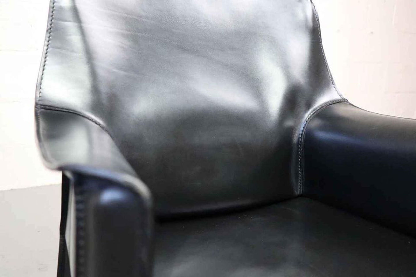 Cab 413 armchairs in black leather by Mario Bellini for Cassina