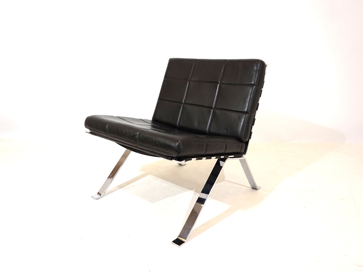 Girsberger 1600 leather lounge chair by Wilhelm Girsberger