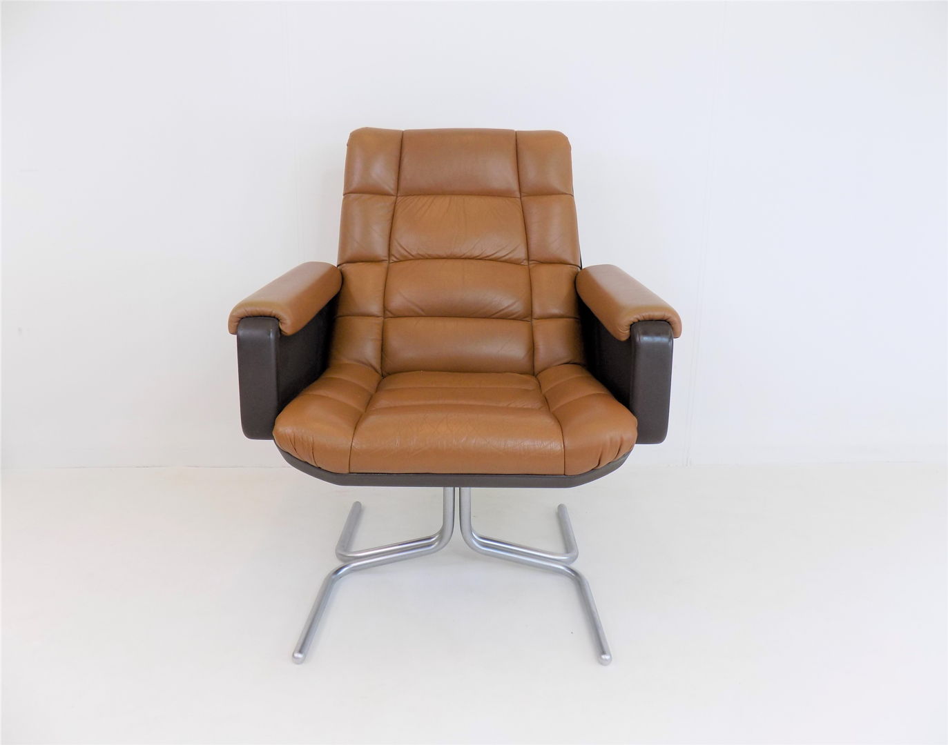 Set of 2 Mauser Seat 150 leather armchairs by Herbert Hirche