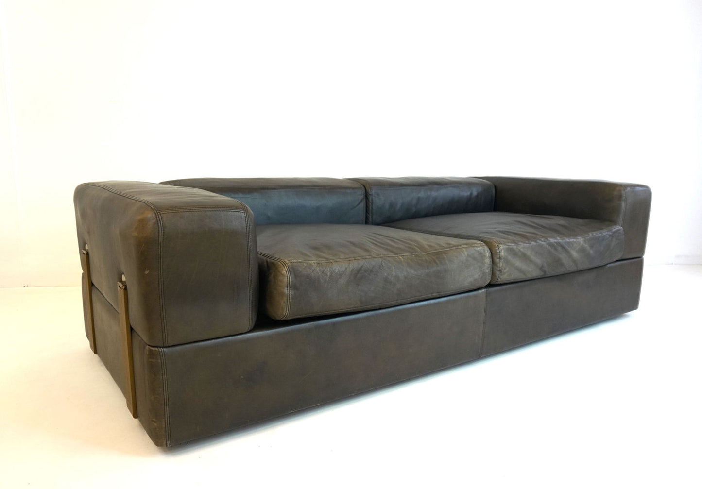Cinova 711 Leather Sofa Daybed by Tito Agnoli