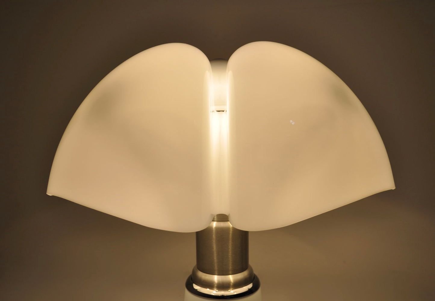 White Pipistrello Table Lamp by Gae Aulenti for Martinelli Luce