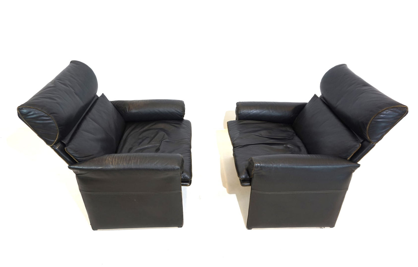 Saporiti Italia set of 2 leather armchairs by Giovanni Offredi