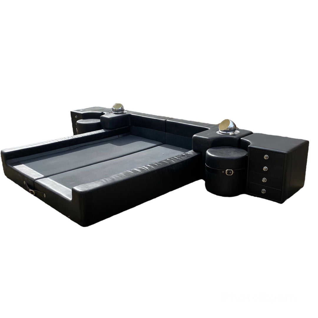 Guido Faleschini Black Leather Bed "Tucroma" for i4Mariani