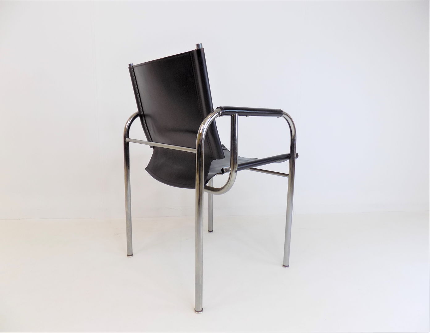 Strässle HE leather lounge chair by Hans Eichenberger