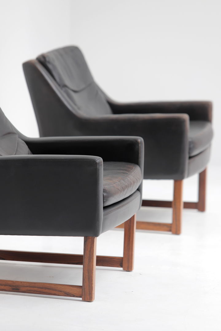 Pair of leather armchairs designed in the 1960's by Rudolf Bernd Glatzel for Kill International,