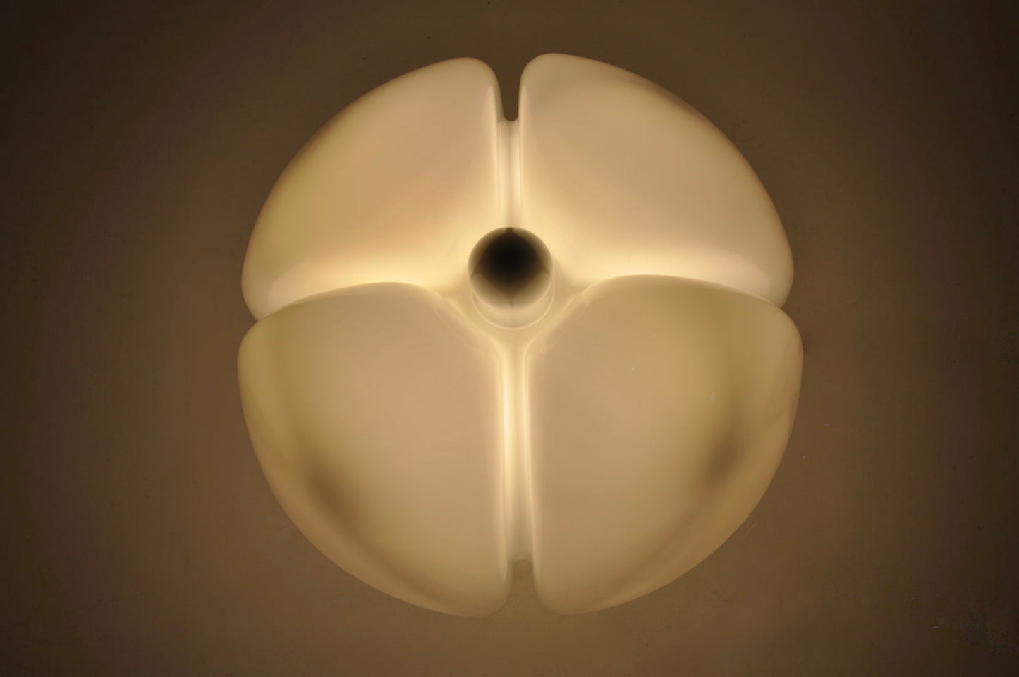 White Pipistrello Table Lamp by Gae Aulenti for Martinelli Luce