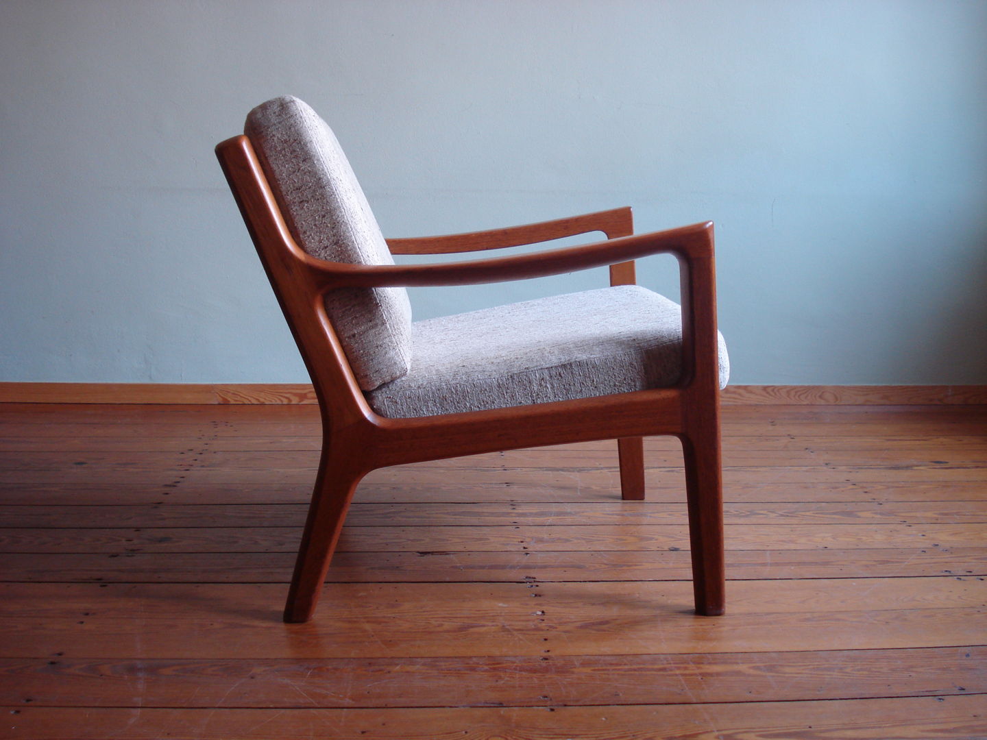 Danish vintage armchair by Ole Wanscher for Poul Jeppesen – Mooiatti Japan