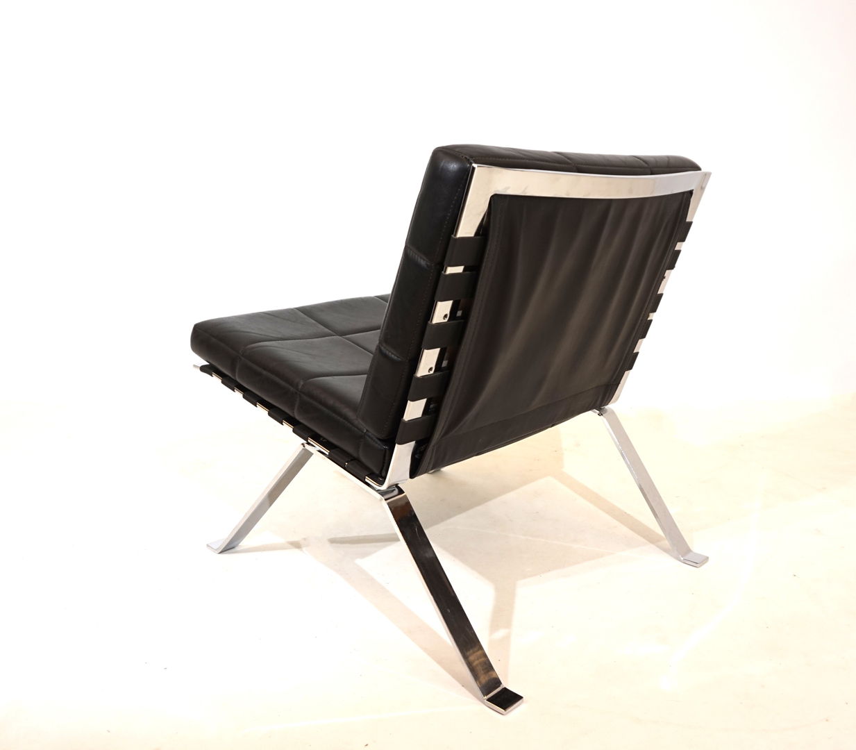 Girsberger 1600 leather lounge chair by Wilhelm Girsberger