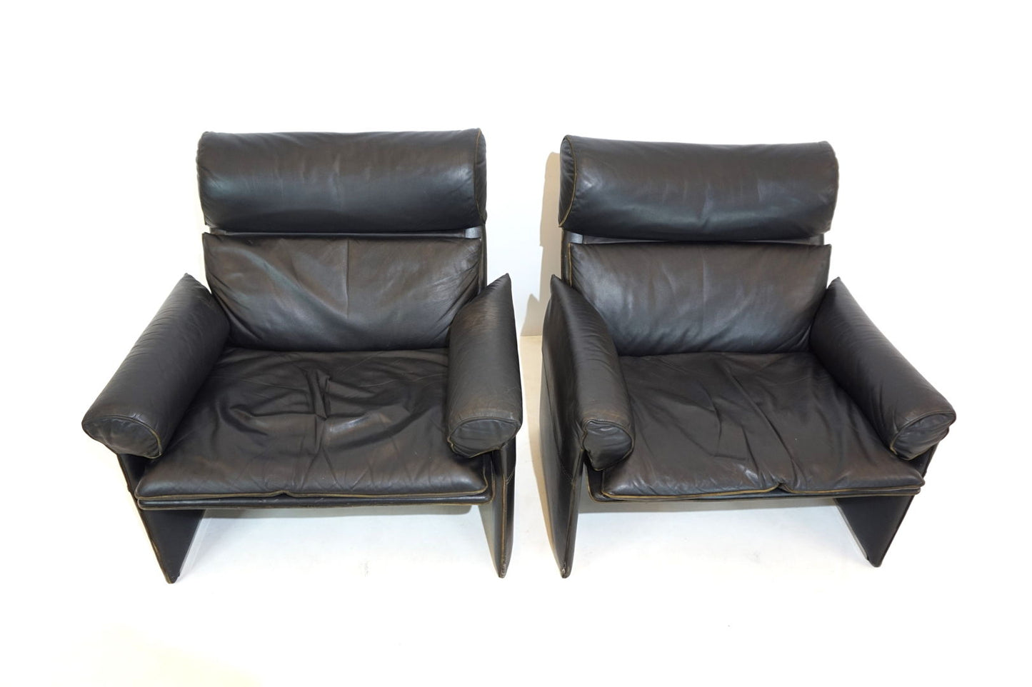 Saporiti Italia set of 2 leather armchairs by Giovanni Offredi