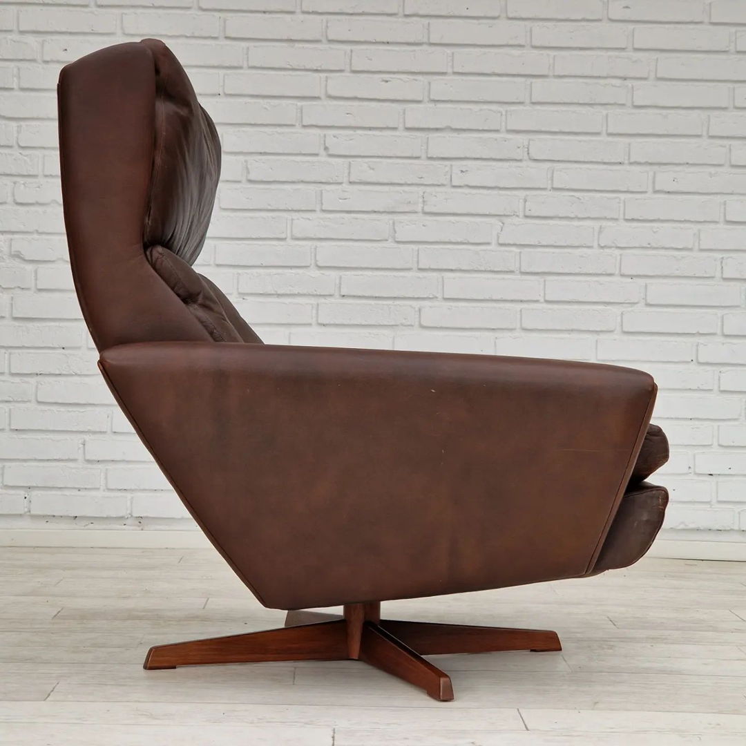 1970s, Danish design by Georg Thams for Vejen Møbelfabrik, swivel wingback relax chair.