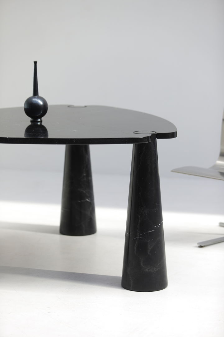 Marble dining table designed by Angelo Mangiarotti and manufactured by Skipper in 1970