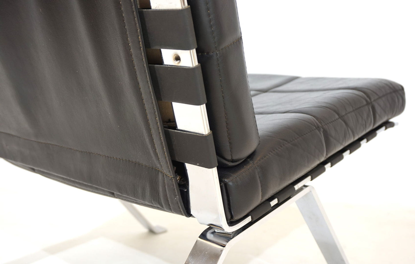 Girsberger 1600 leather lounge chair by Wilhelm Girsberger