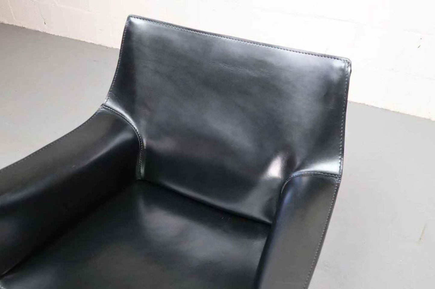 Cab 413 armchairs in black leather by Mario Bellini for Cassina