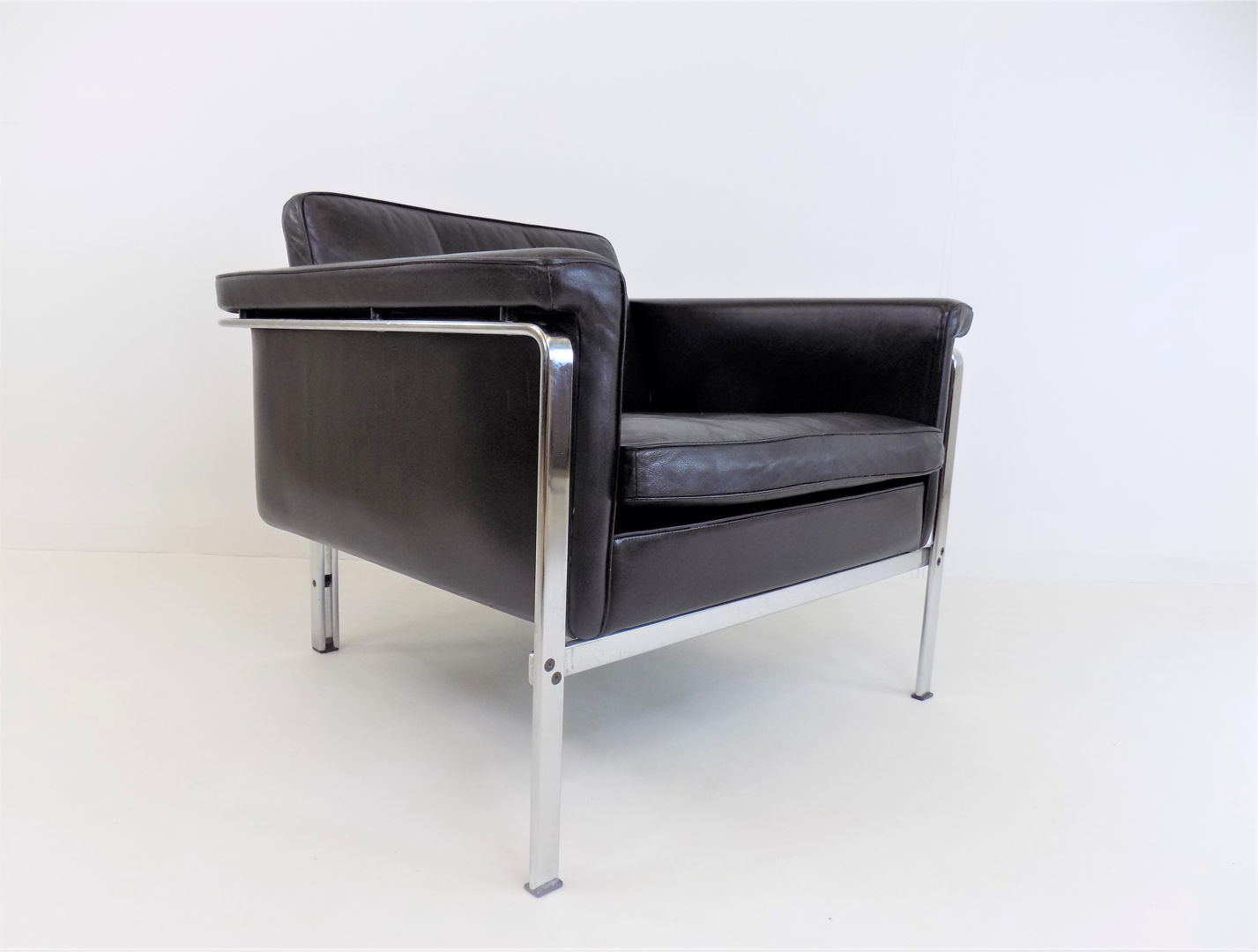 Kill 6911 leather chair black by Horst Brüning