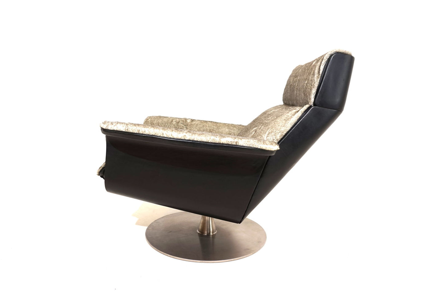 Kaufeld Siesta 62 lounge chair with ottoman by Jacques Brule