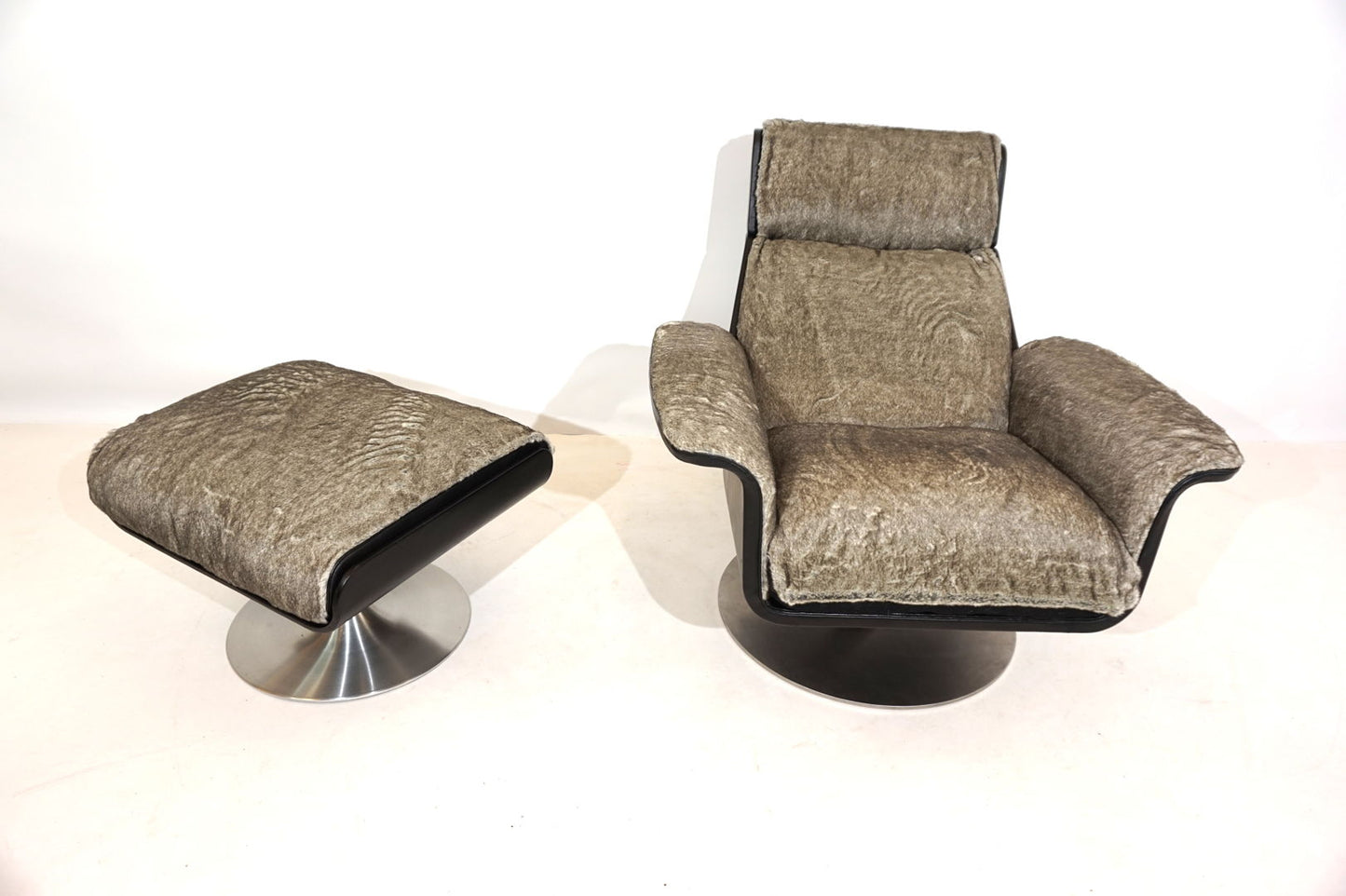 Kaufeld Siesta 62 lounge chair with ottoman by Jacques Brule