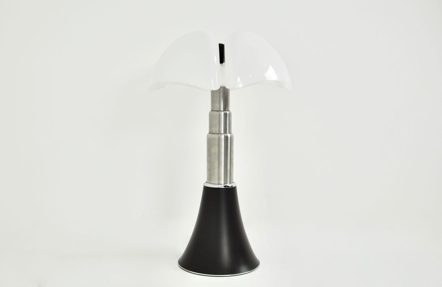 Black Pipistrello Table Lamp by Gae Aulenti for Martinelli Luce, 1960s