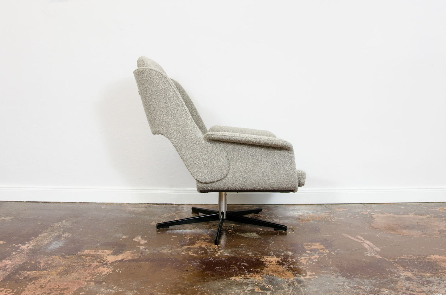 Swivel lounge chair by Radomsko Furniture Factories, 1970's