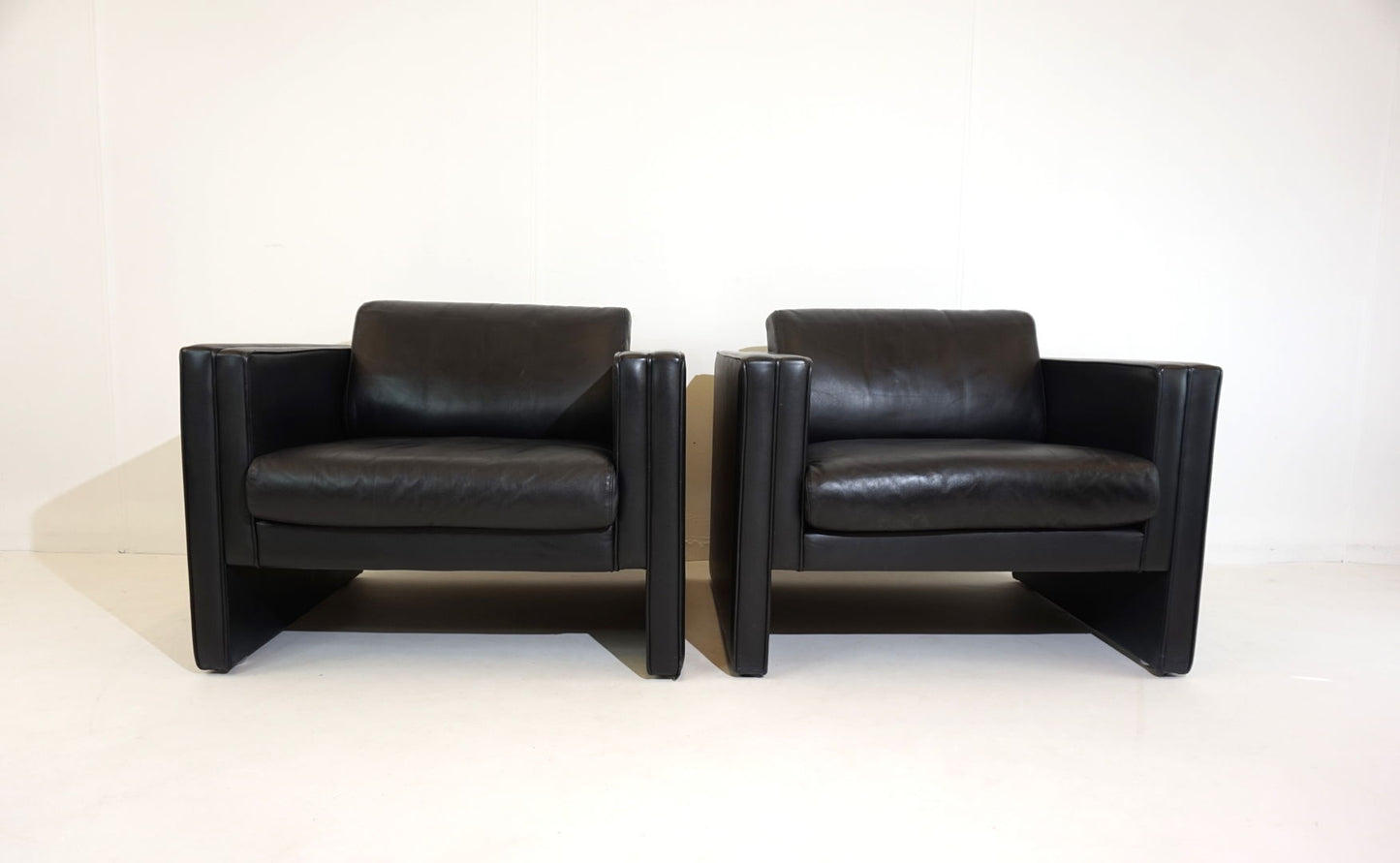 Knoll Studio Line set of 2 leather armchairs by Jürgen Lange