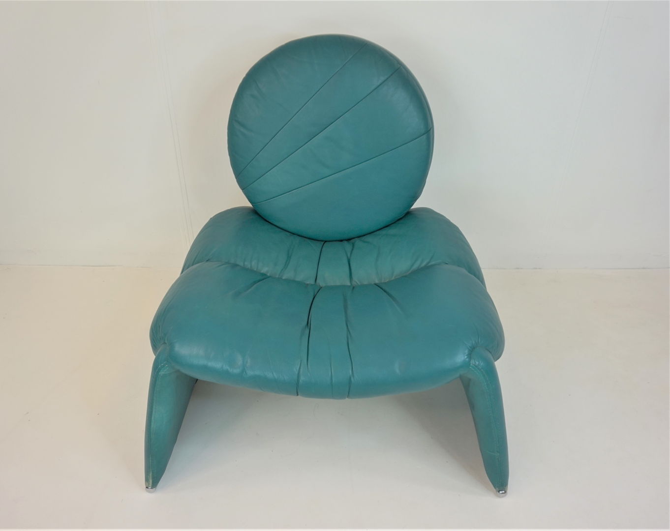 Saporiti C35 Calypso leather lounge chair by Vittorio Introini