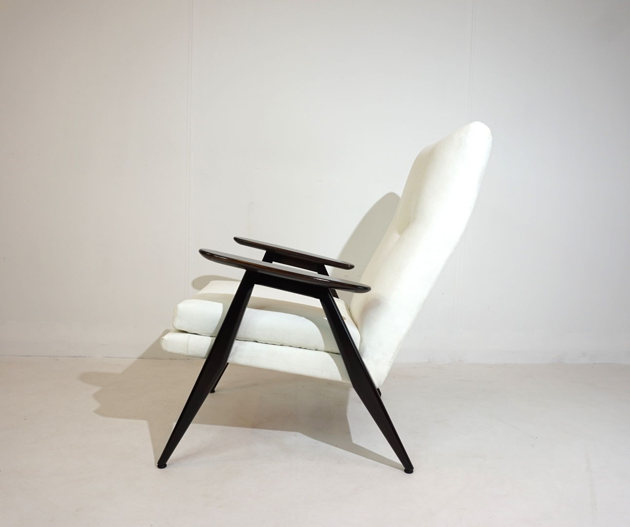 Steiner SK640 lounge chair by Pierre Guariche