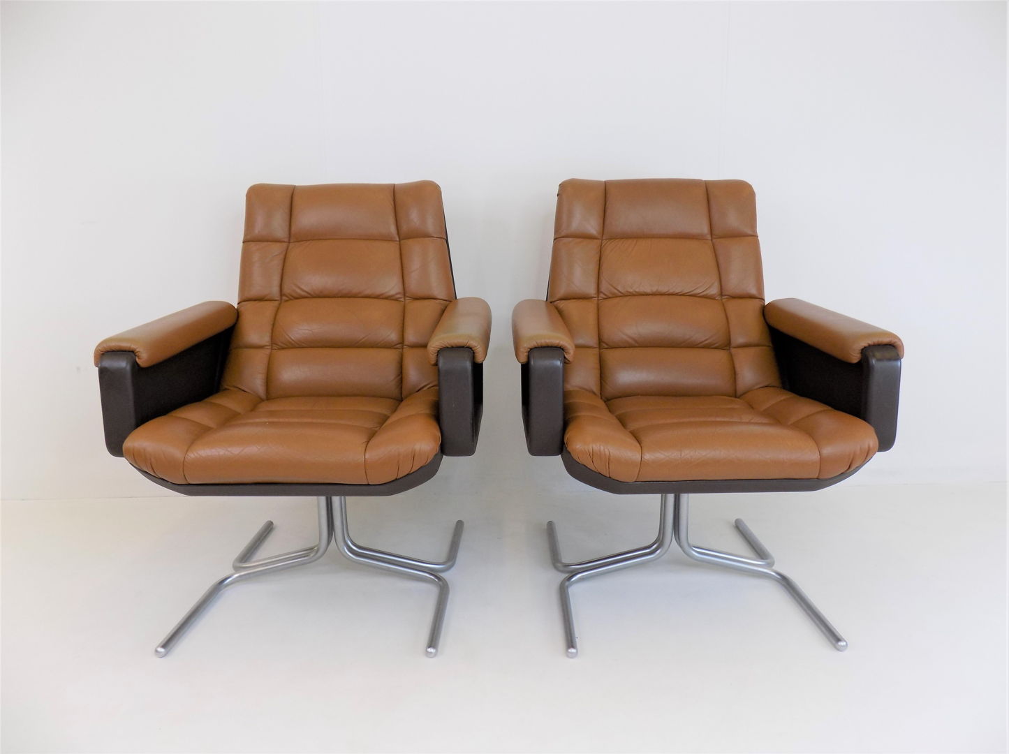 Set of 2 Mauser Seat 150 leather armchairs by Herbert Hirche