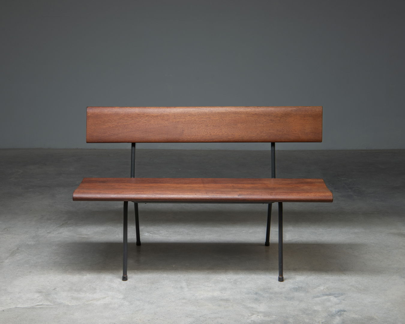 Bench in solid teak with steel frame