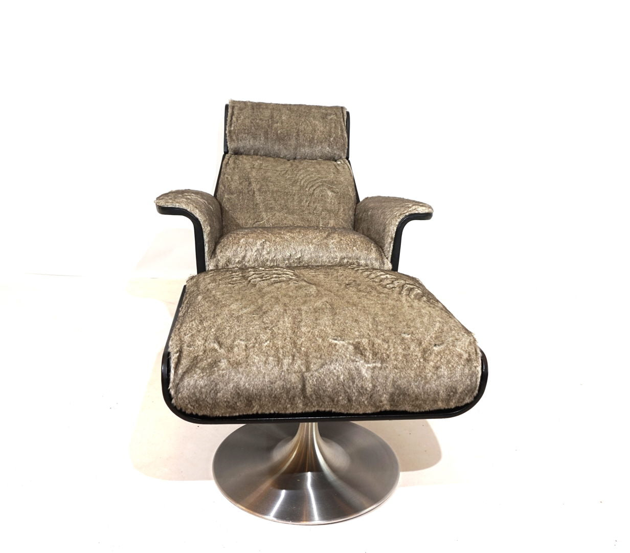 Kaufeld Siesta 62 lounge chair with ottoman by Jacques Brule