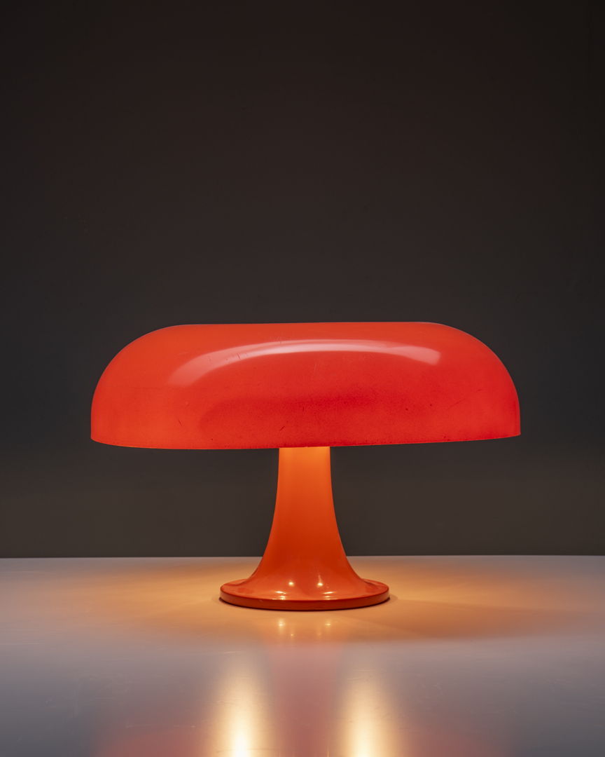 'Nesso' table lamp in fiberglass, designed in the 1960s by Giancarlo Mattioli and Urban Architects Group