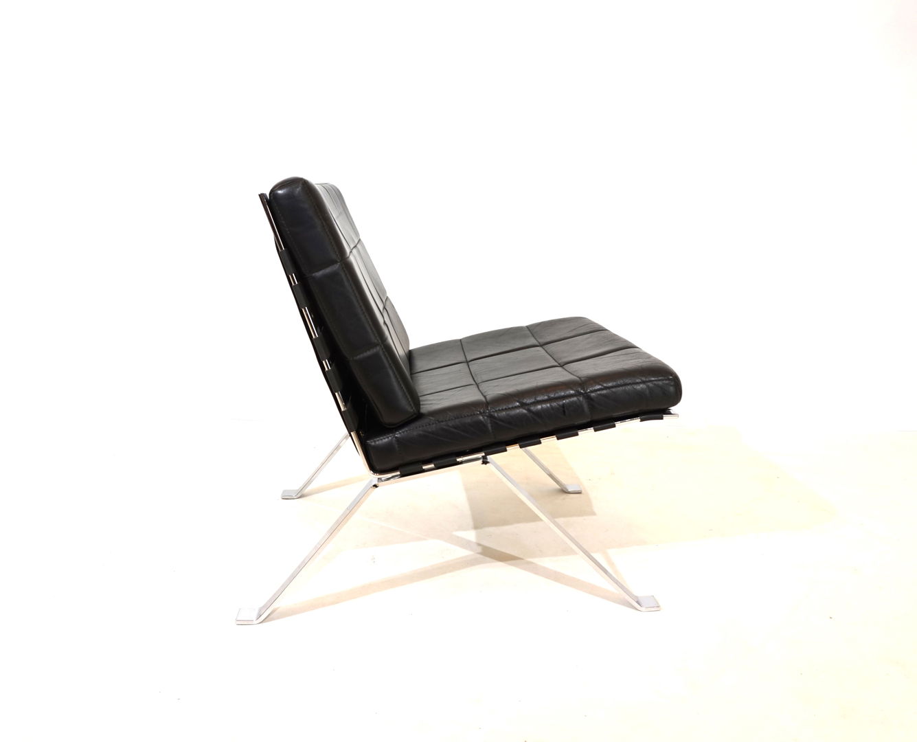 Girsberger 1600 leather lounge chair by Wilhelm Girsberger