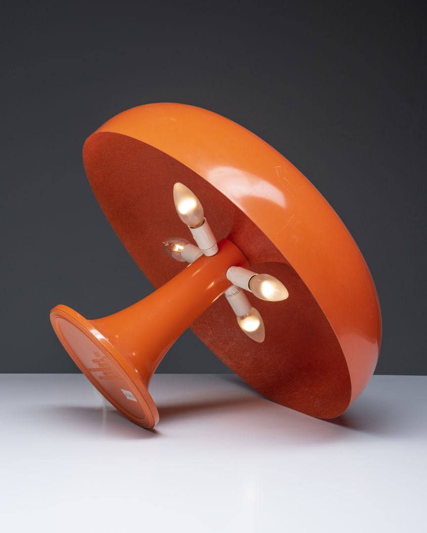 'Nesso' table lamp in fiberglass, designed in the 1960s by Giancarlo Mattioli and Urban Architects Group