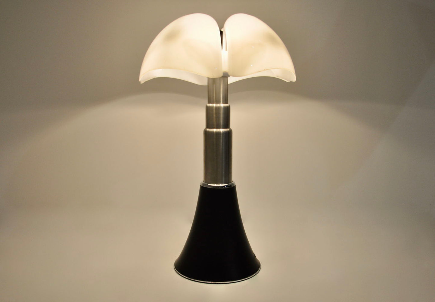 Black Pipistrello Table Lamp by Gae Aulenti for Martinelli Luce, 1960s