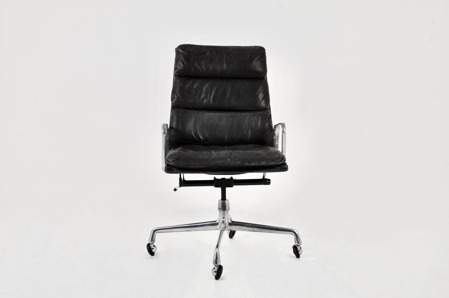 Ea 216 Soft Pad desk chair by Charles & Ray Eames for Herman Miller, 1970s