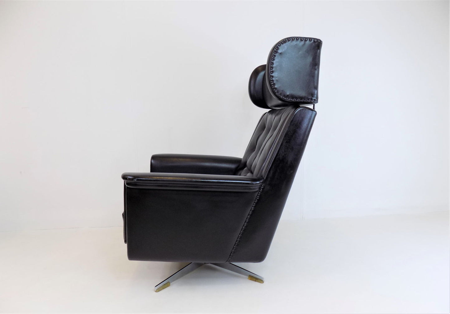 Leather armchair by Holtmann Möbelmanufaktur