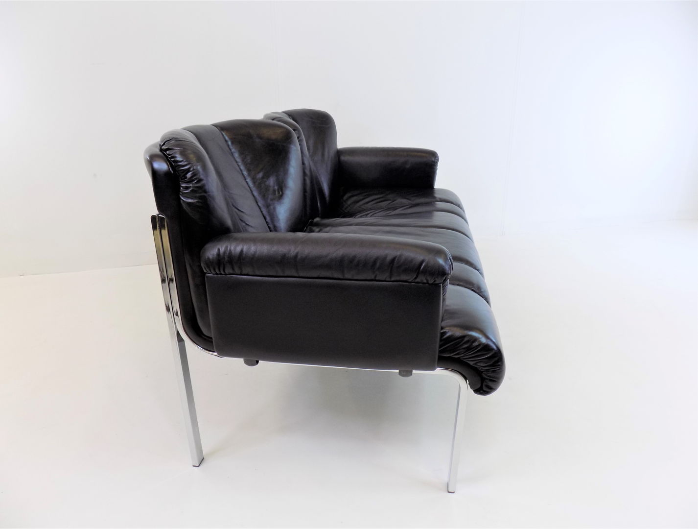 Girsberger Eurochair leather sofa 2-seater