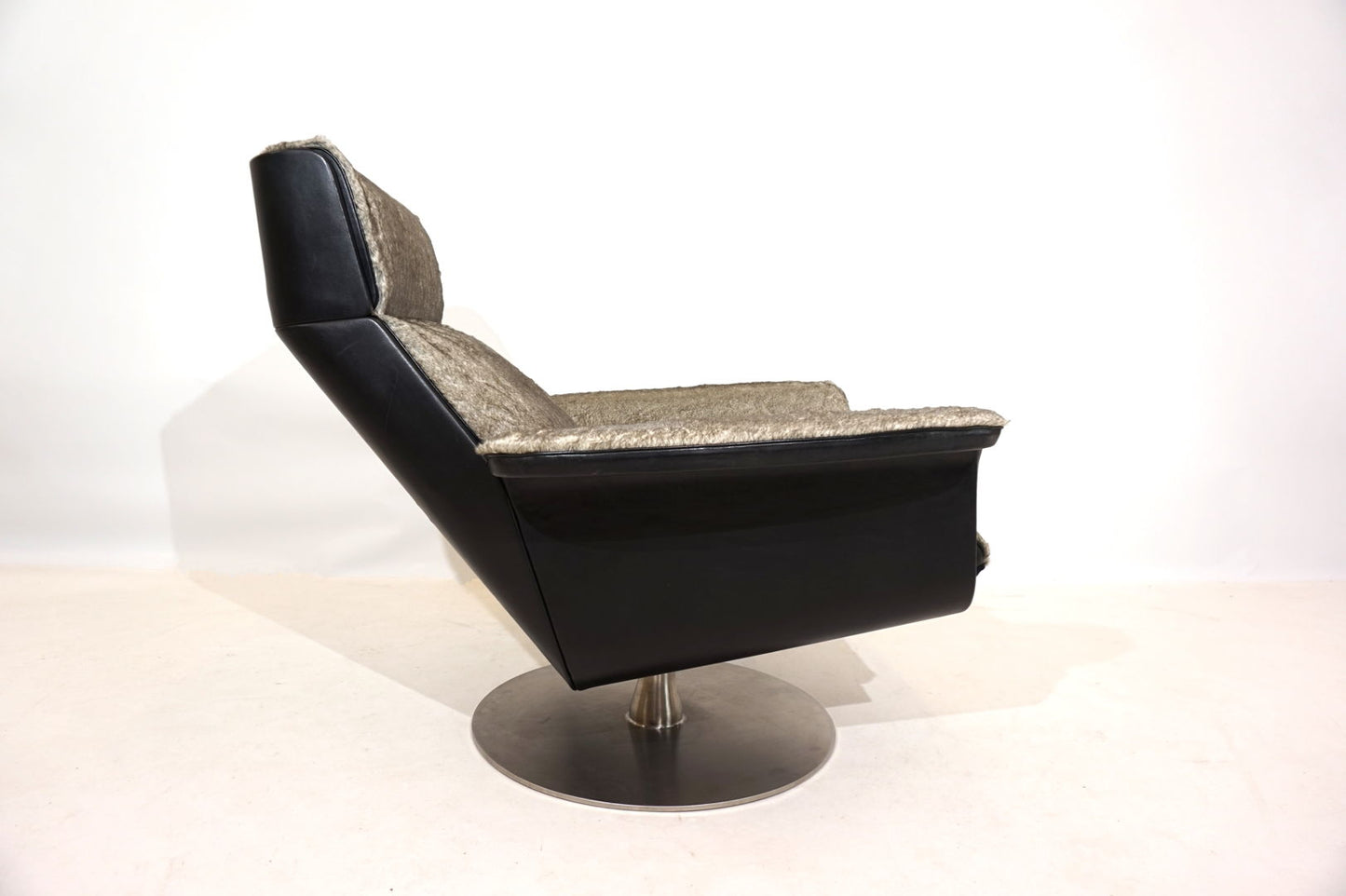 Kaufeld Siesta 62 lounge chair with ottoman by Jacques Brule